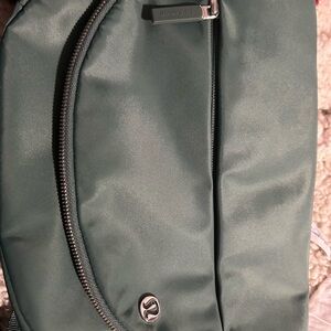 Lululemon all night festival bag in Medium forest color